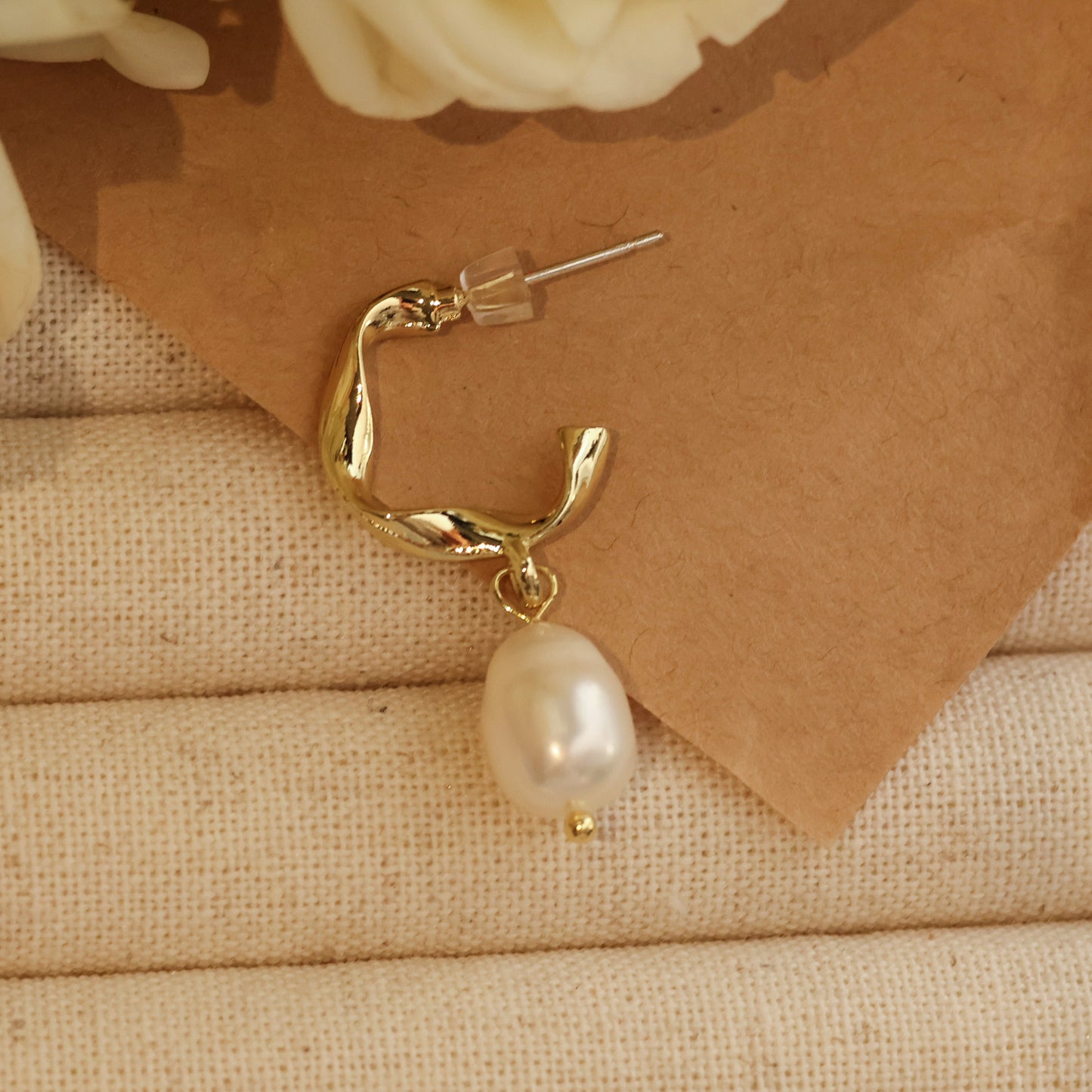 Mila Pearl Earrings