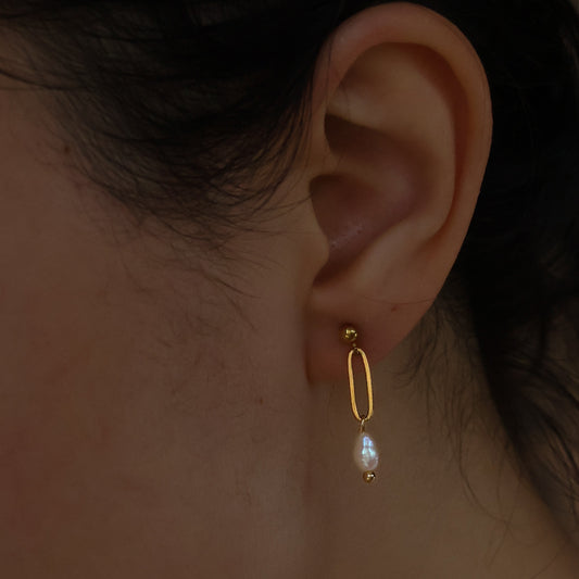 Paper clip pearl earrings gold plated