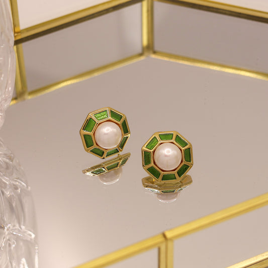 Kelly Pearl Stud Earrings