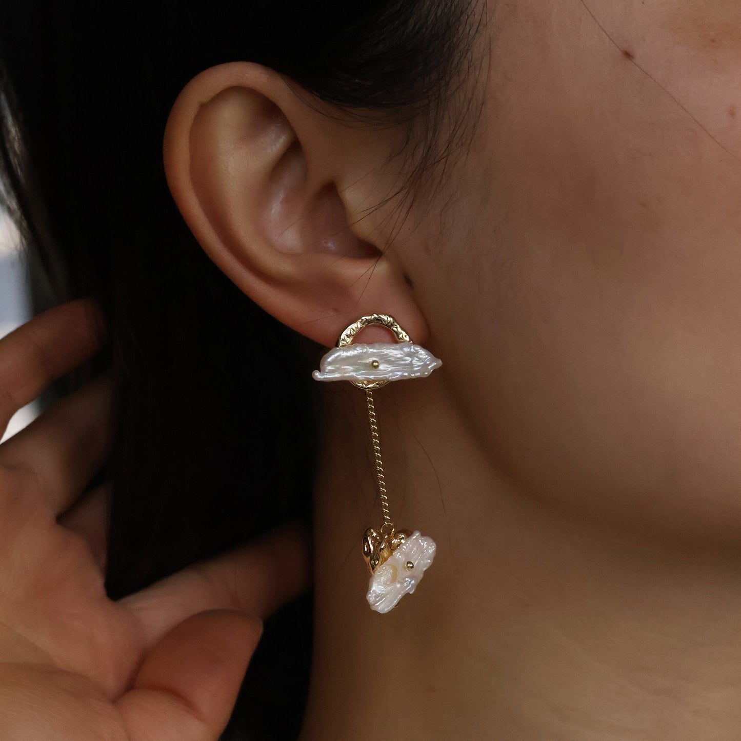 Eden baroque pearl dangled earrings