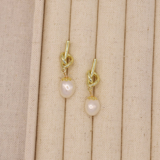 knot me freshwater pearl earring