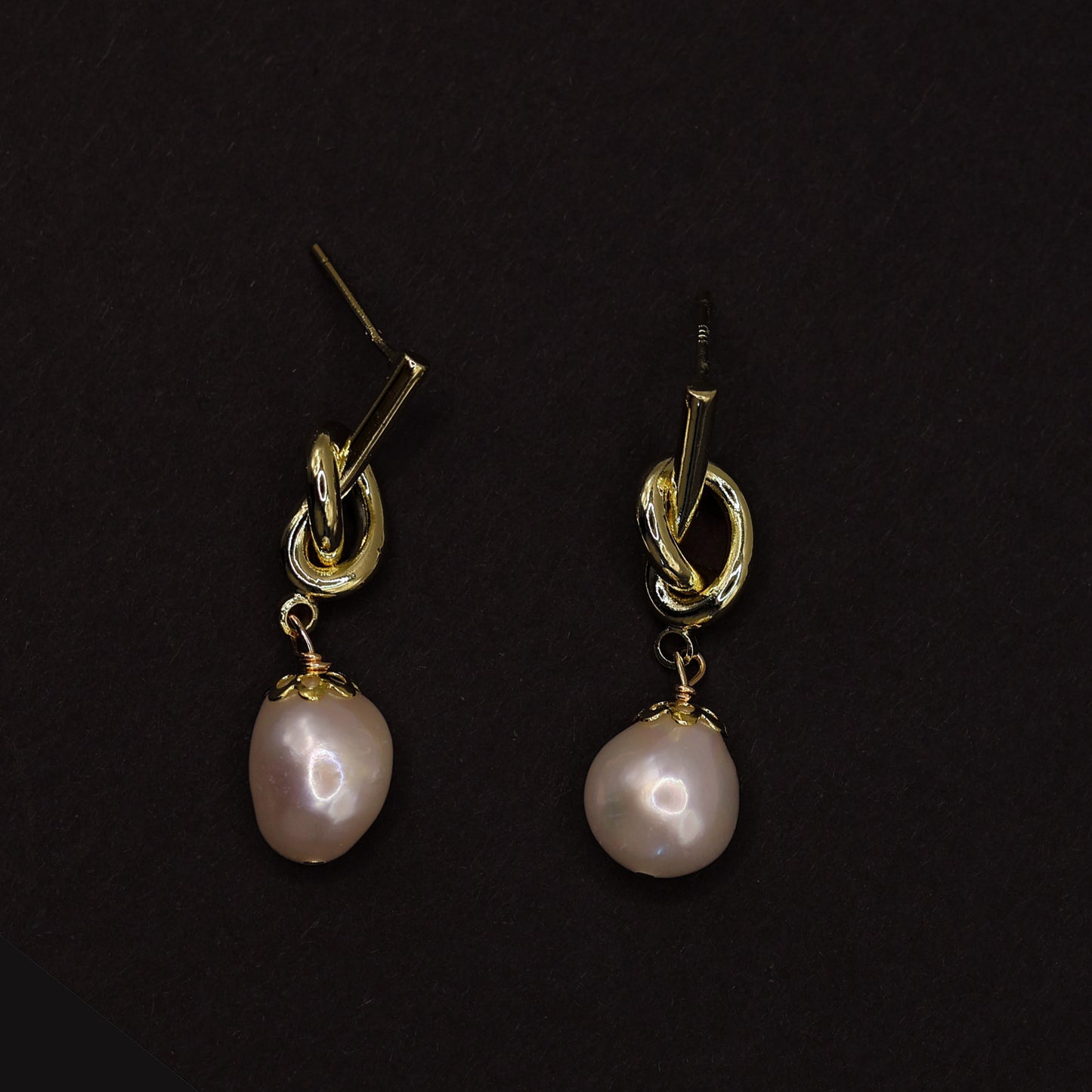 knot me freshwater pearl earring