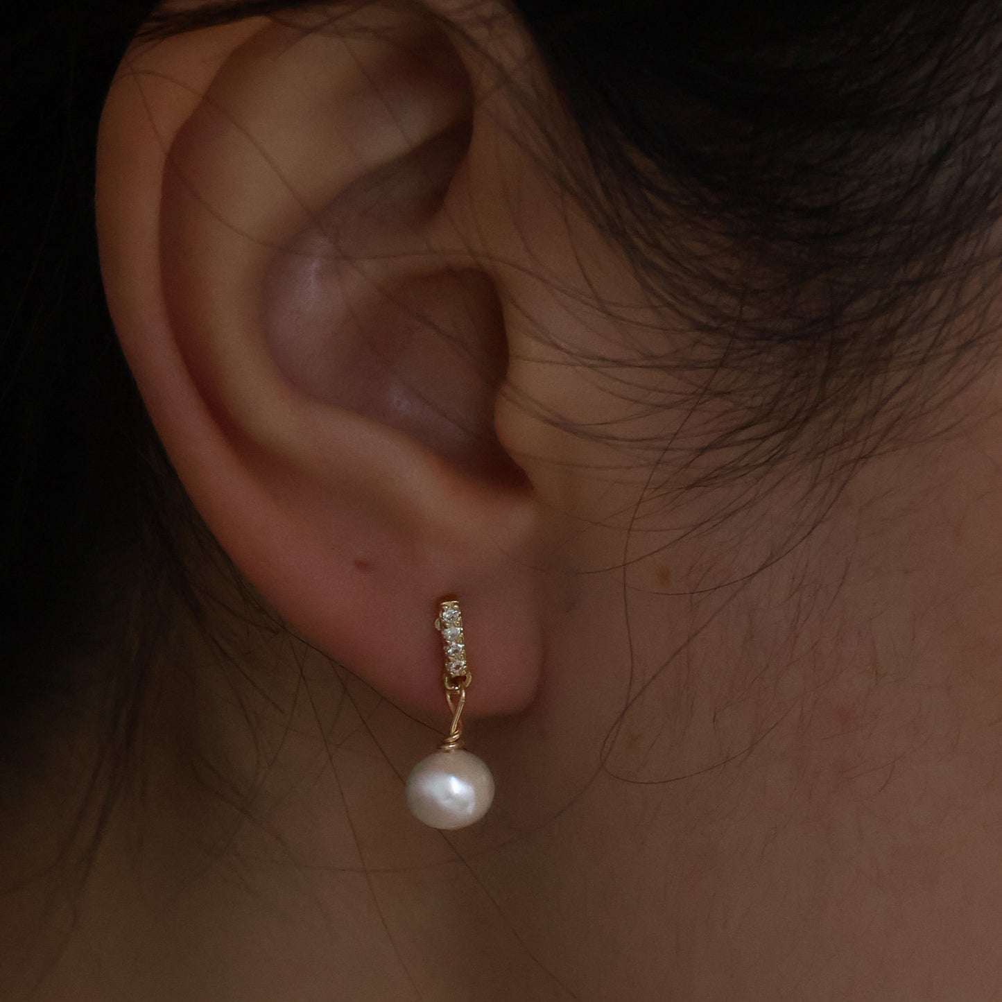 Mia freshwater pearl earring