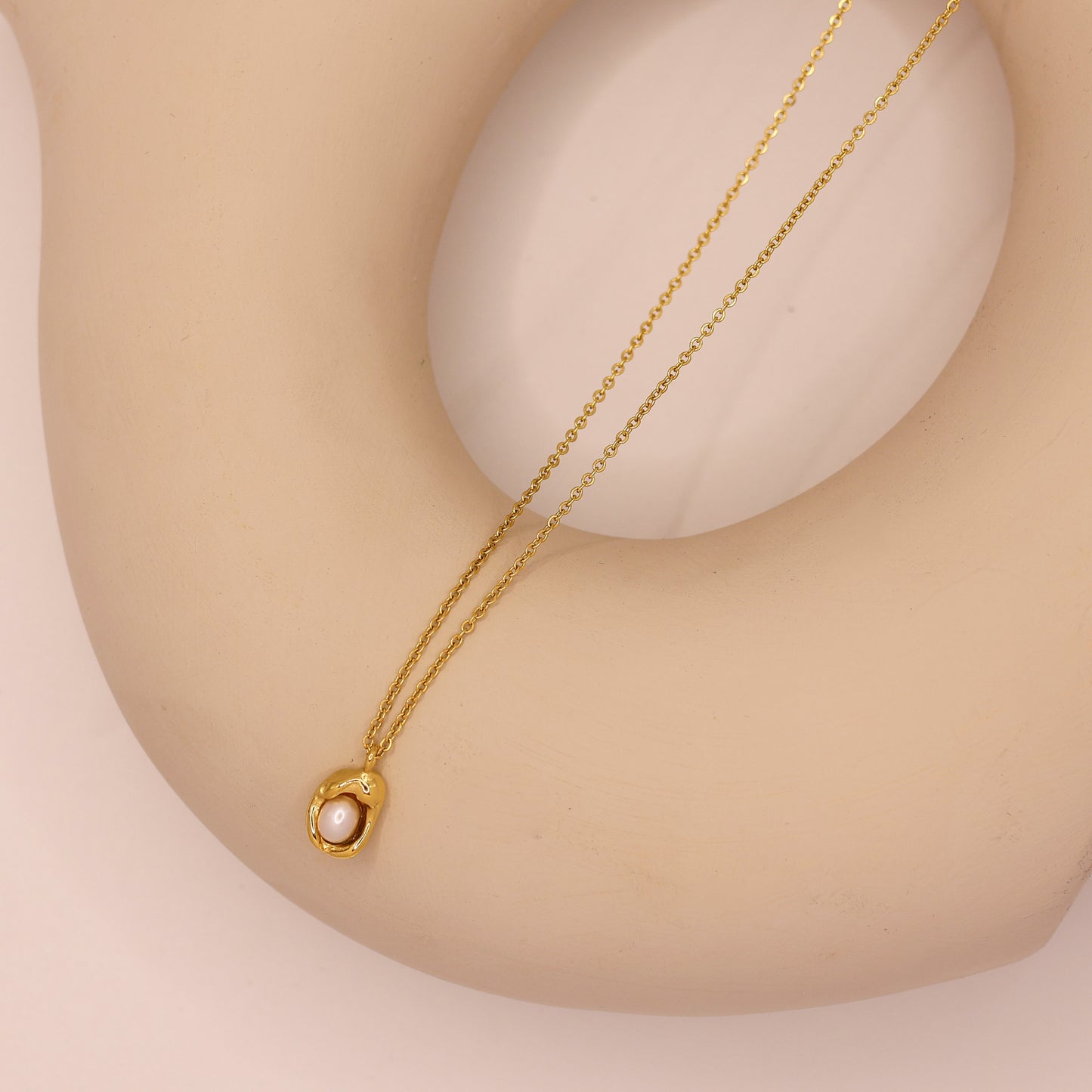 Gold bean necklace with natural pearl