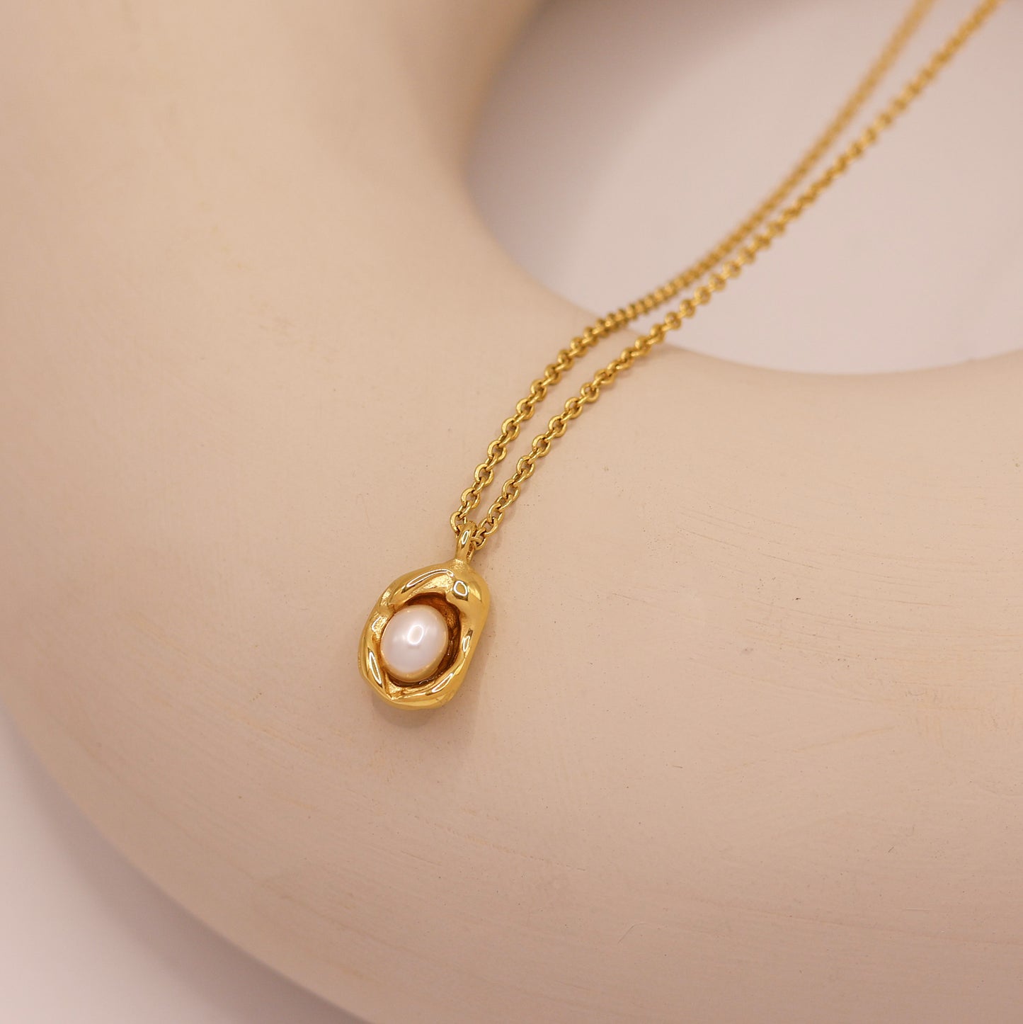 Gold bean necklace with natural pearl