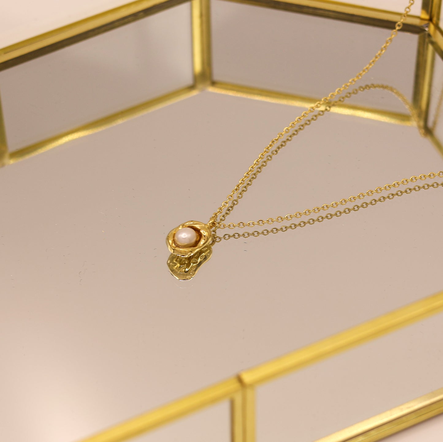 Gold bean necklace with natural pearl