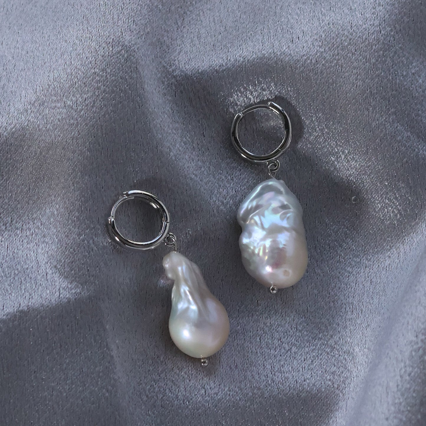 Paisley baroque pearl earrings huggies white gold