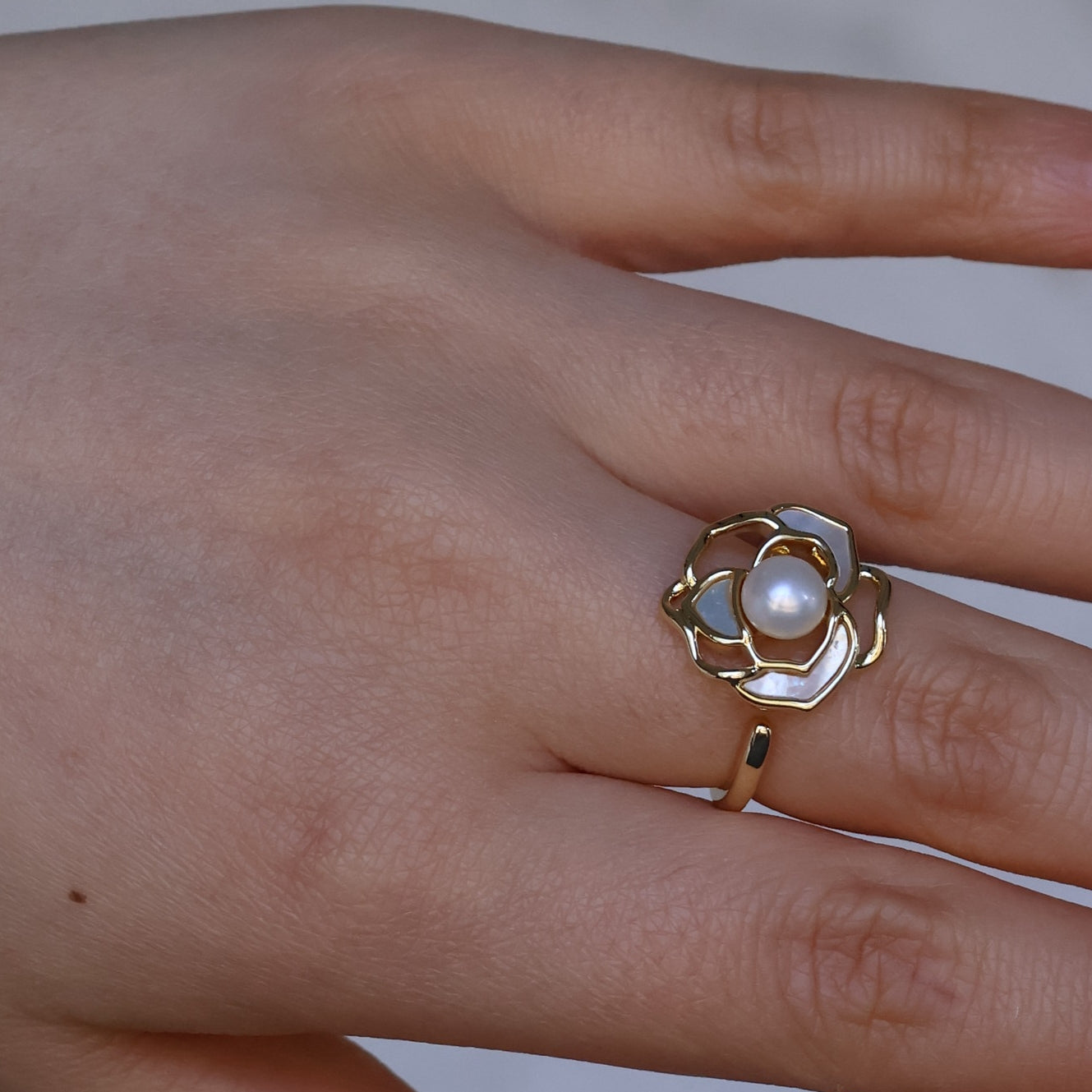 Natural pearl floral ring