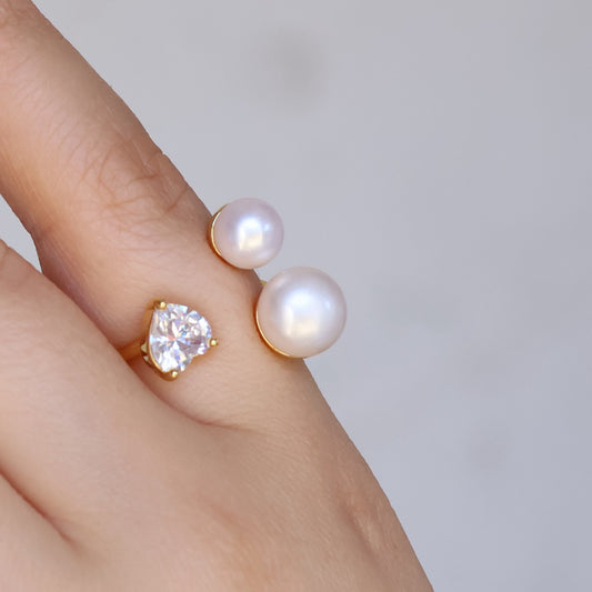 Open pearl ring with heart zircon