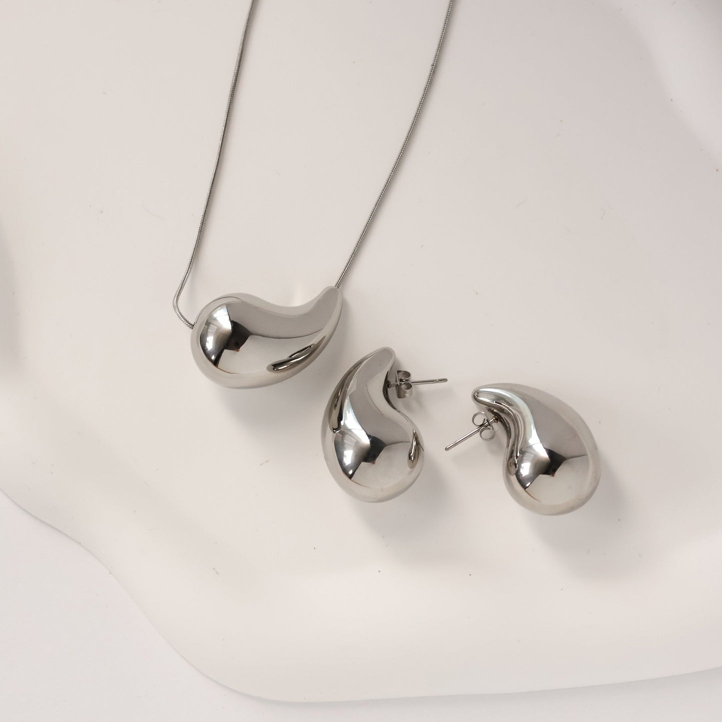 Gold plated waterdrop necklace