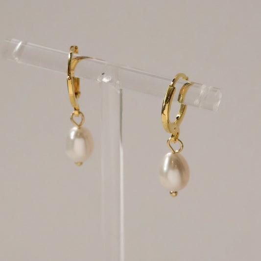 Suzie pearl huggie earrings gold plated