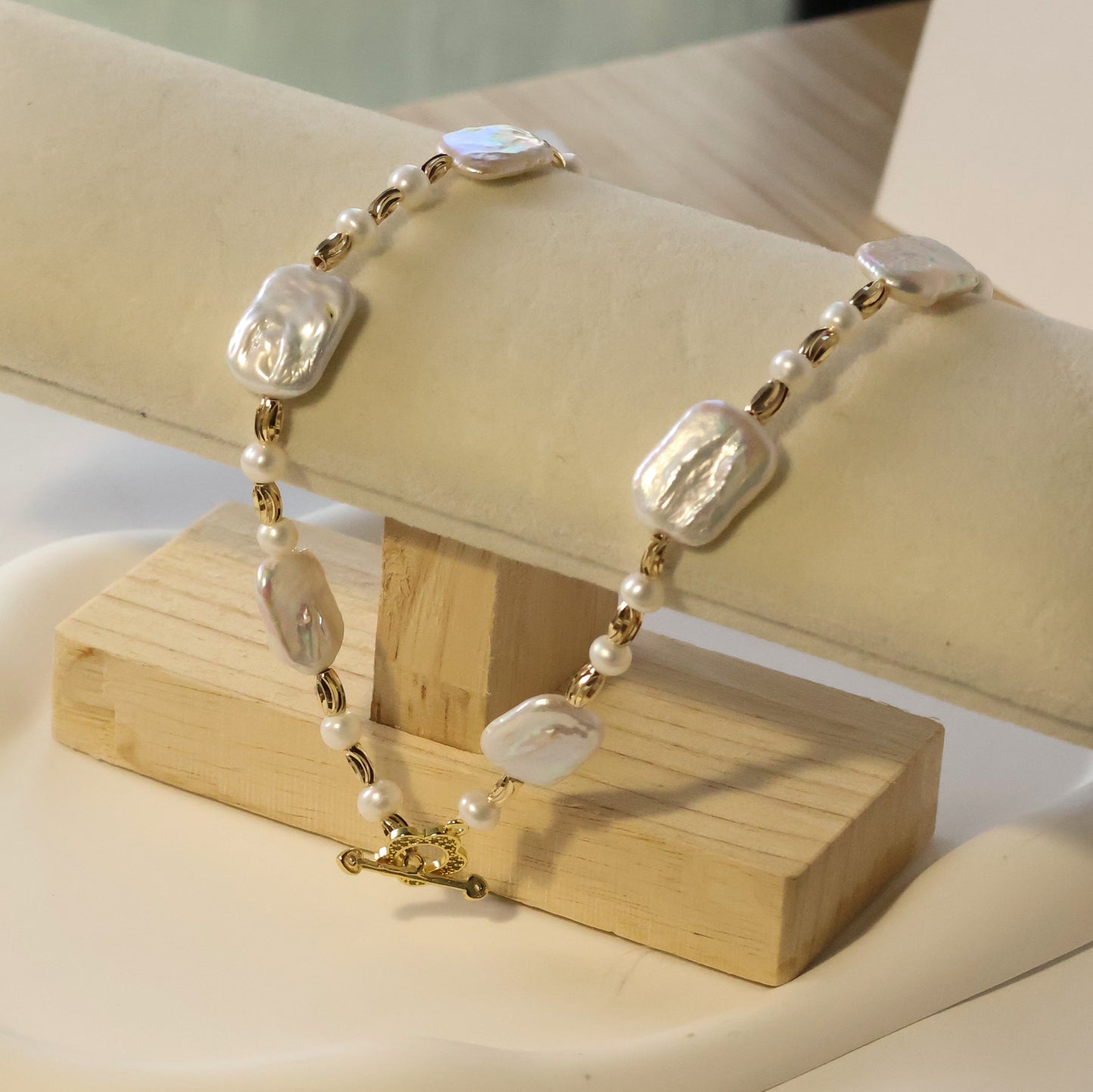 Fonda freshwater baroque pearl necklace