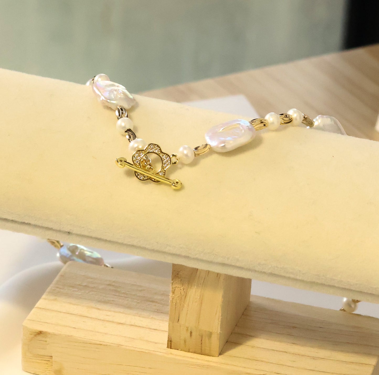 Fonda freshwater baroque pearl necklace