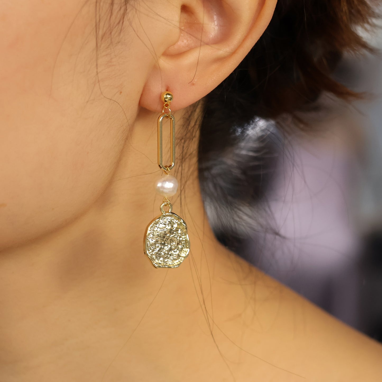 Victoria asymmetrical pearl earring