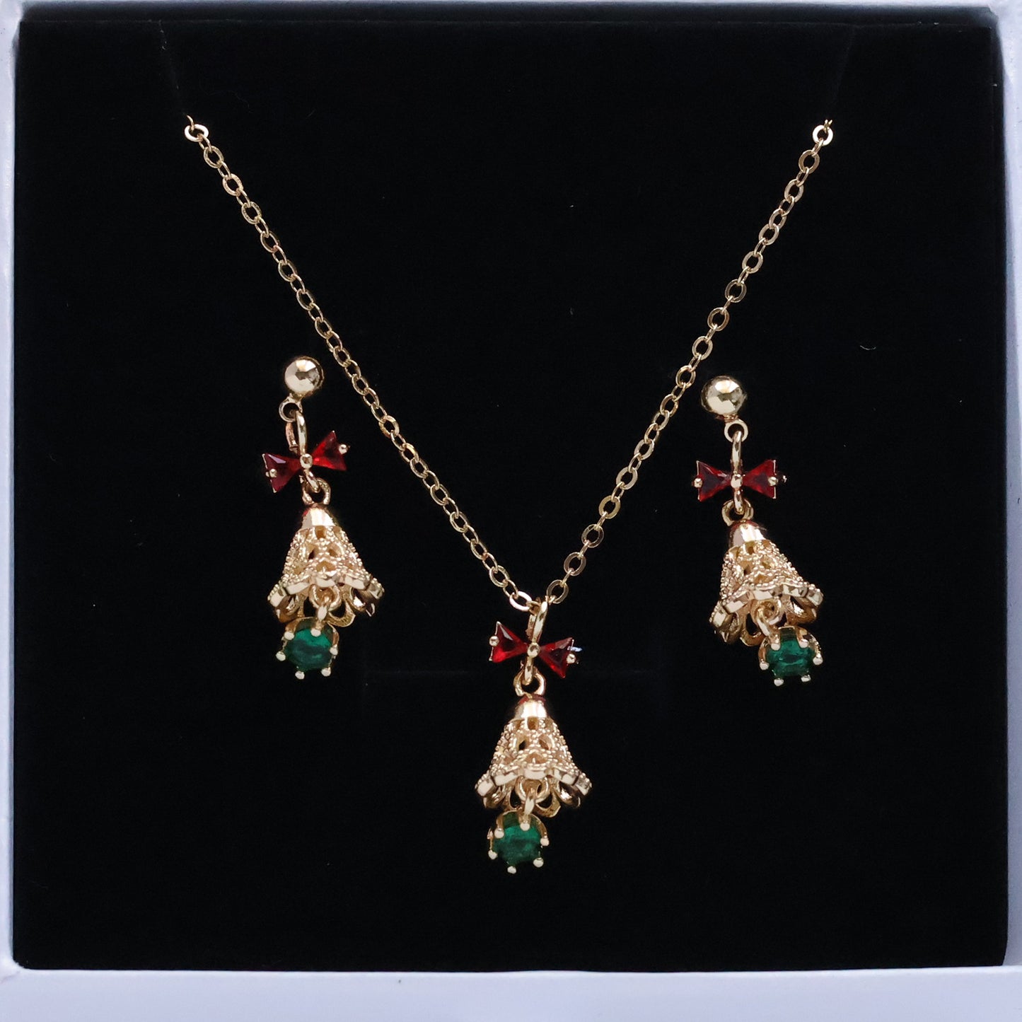 Did you hear the jingle bell 🔔 ring Christmas earring and necklace set