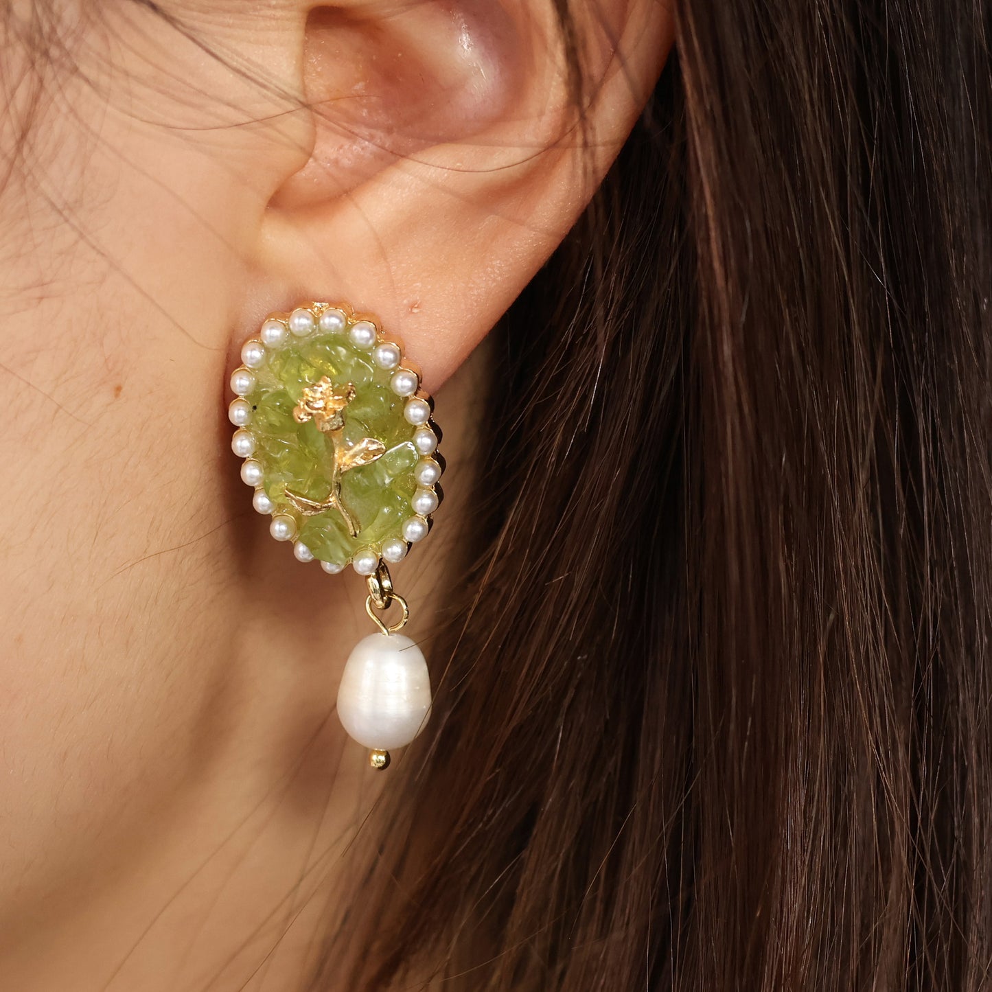Olive garden baroque pearl earrings