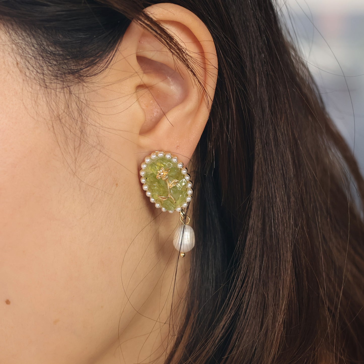 Olive garden baroque pearl earrings