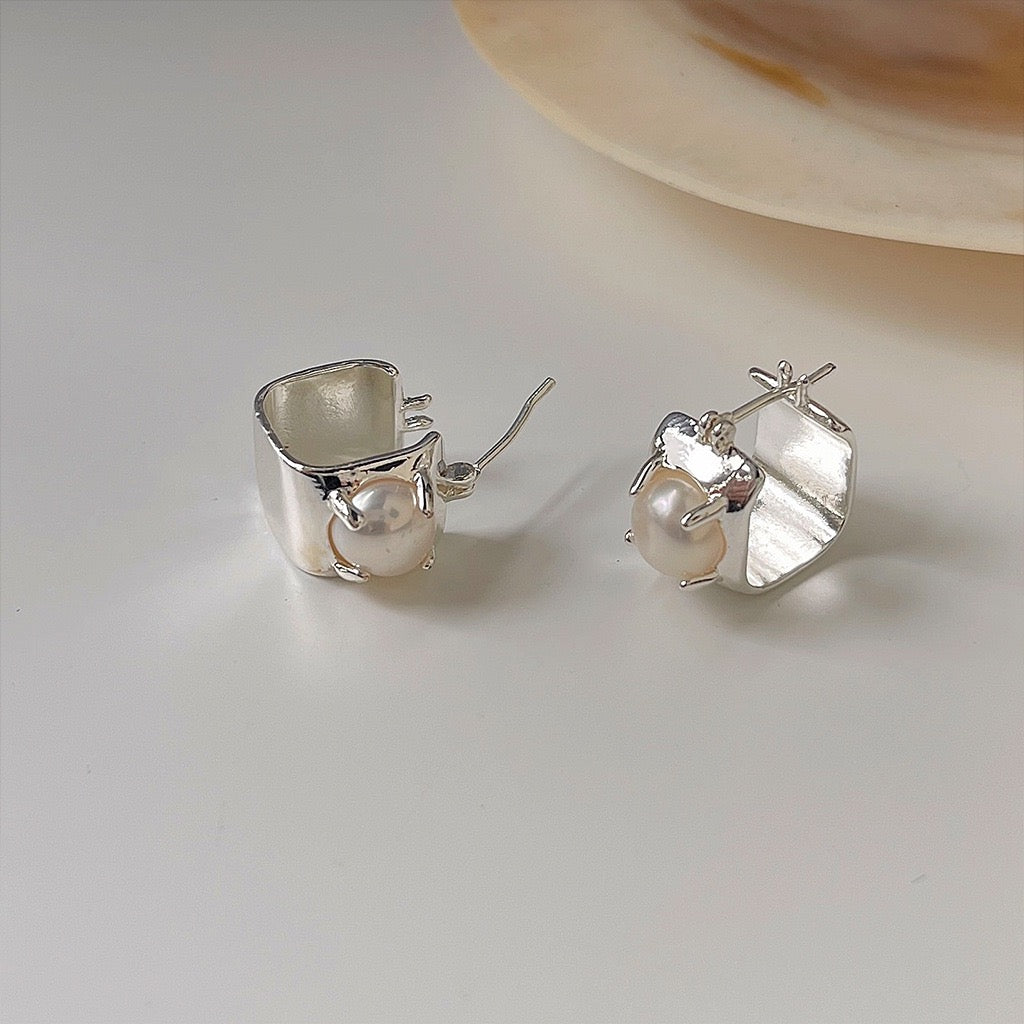 Ione Freshwater Pearl Huggies Earrings