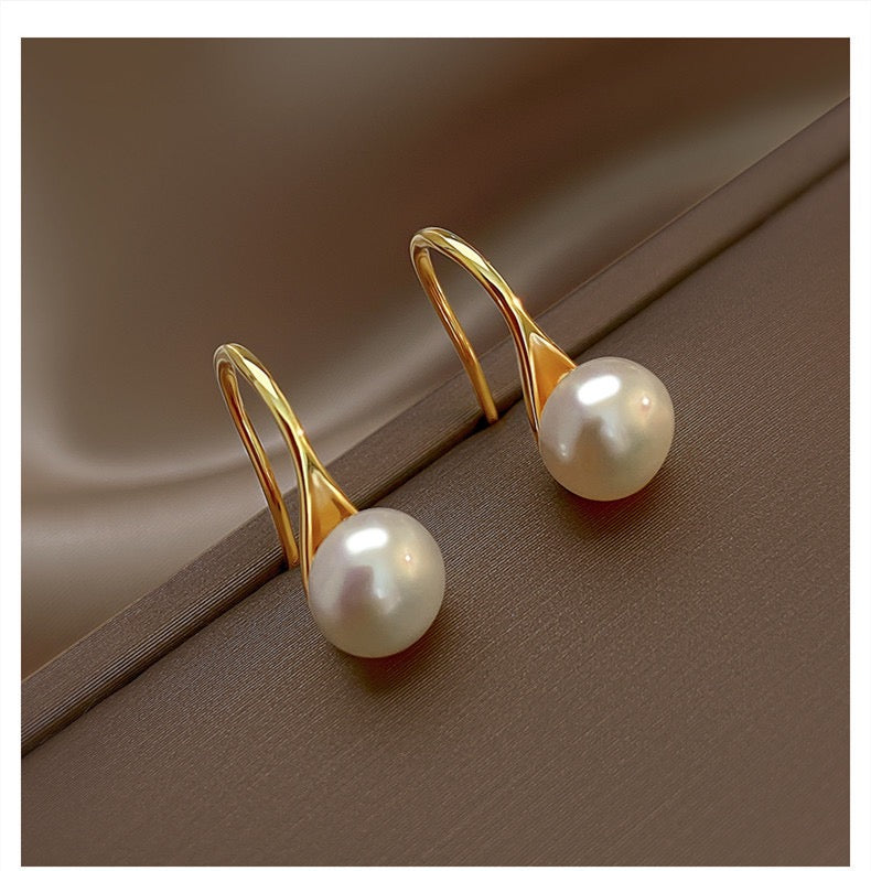 Lili freshwater pearl earring