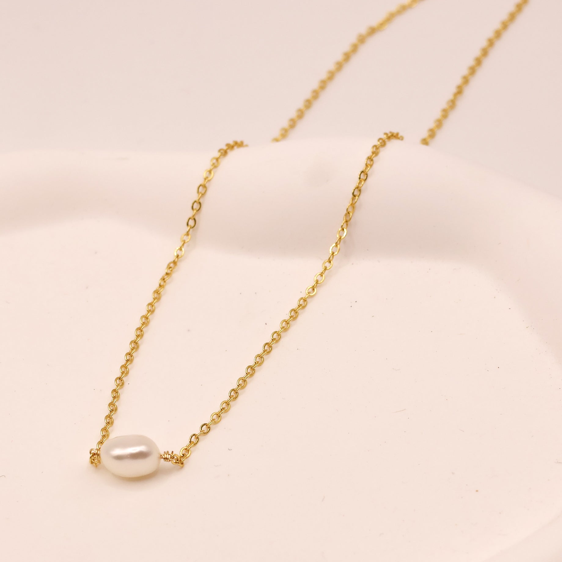 Aria minimalist pearl necklace