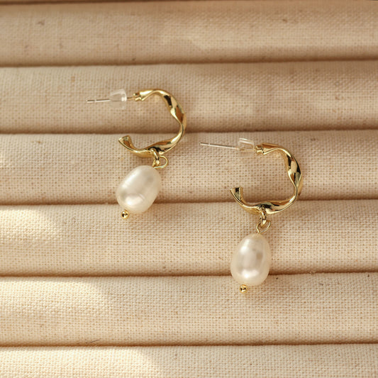 Mila Pearl Earrings