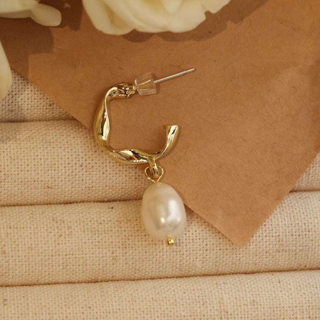 Mila Pearl Earrings