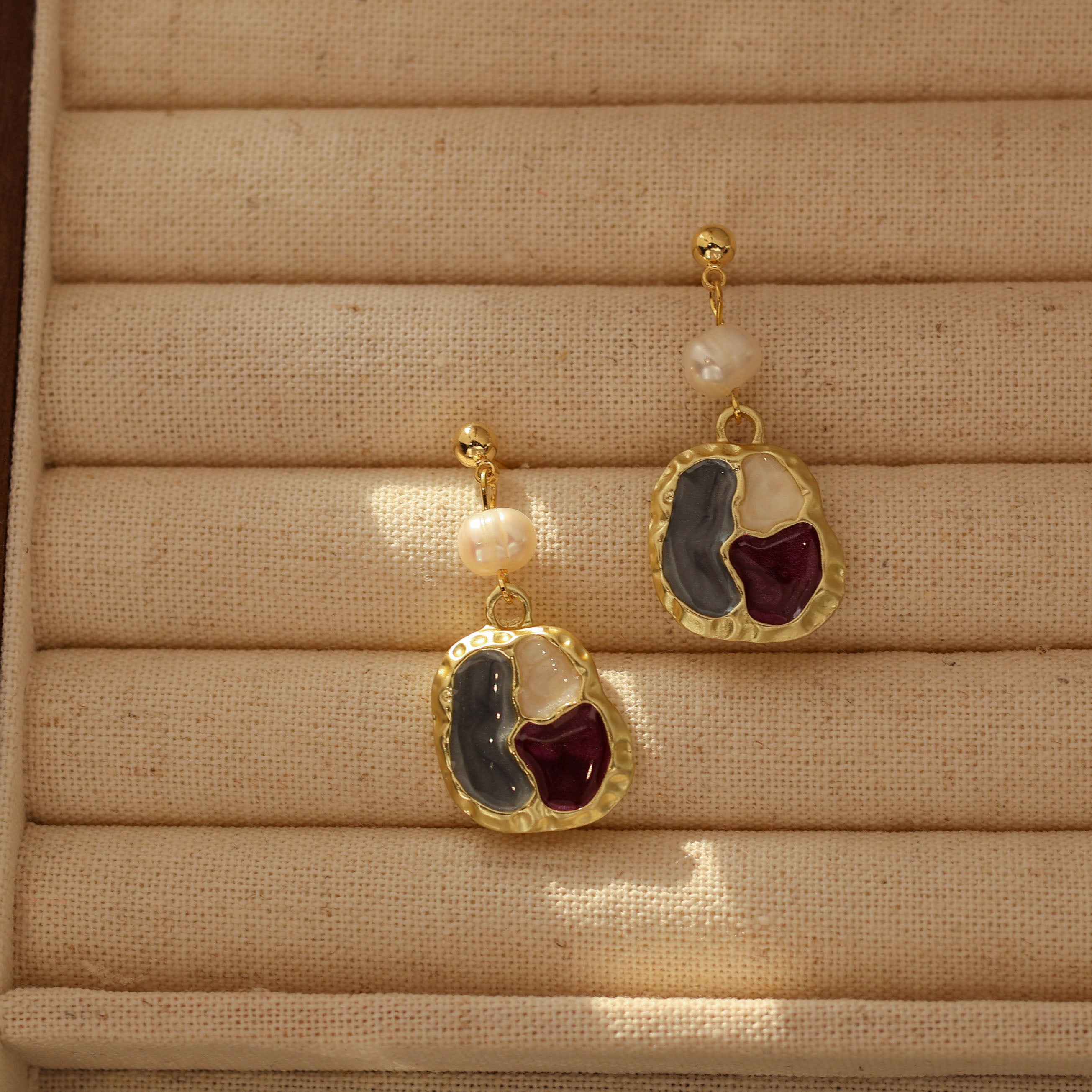 Cora Vintage oil painting earring with pearl