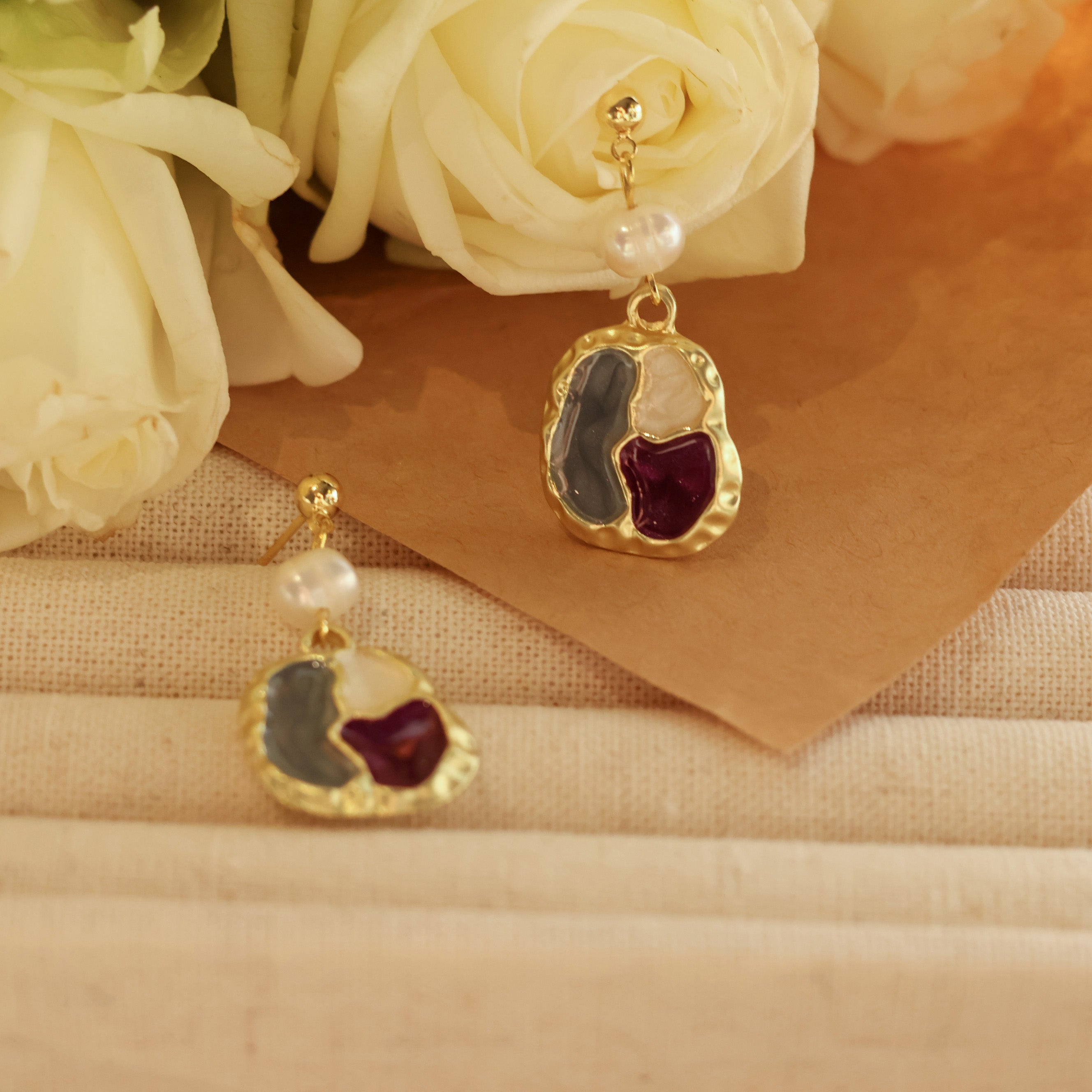 Cora Vintage oil painting earring with pearl