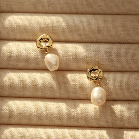 Iris pearl earring