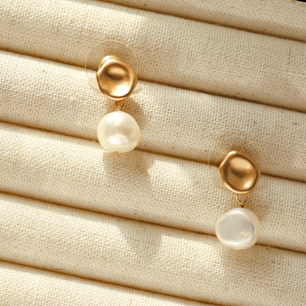 Lila baroque pearl earring