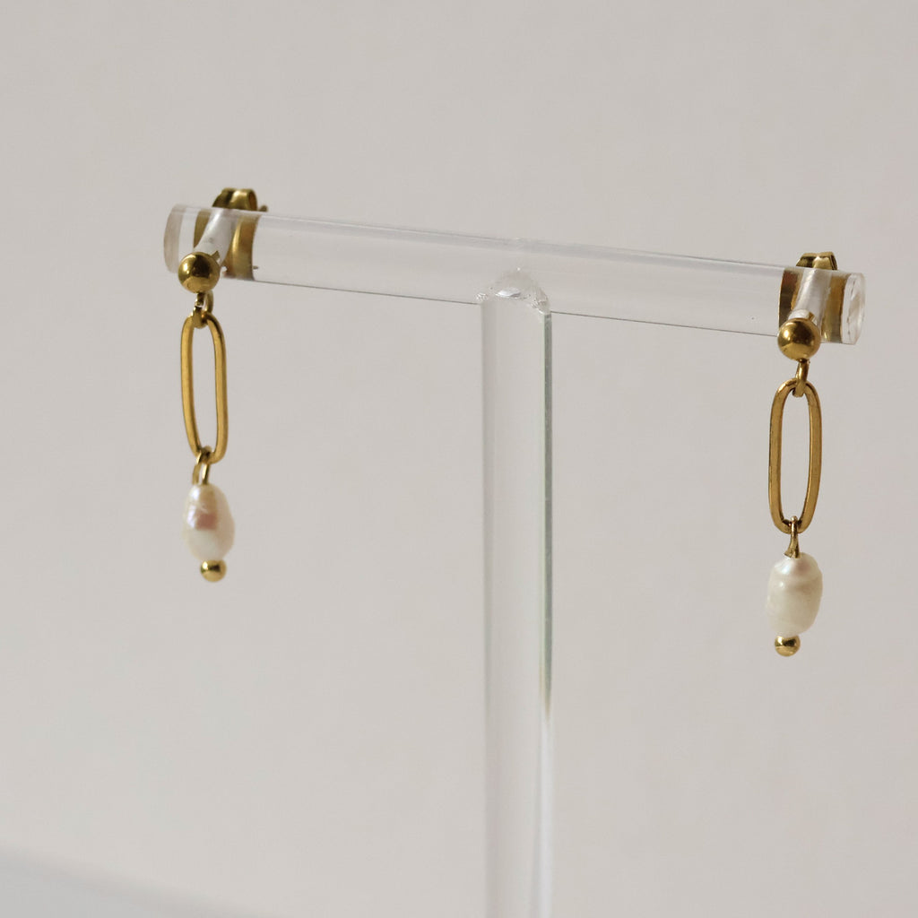 Paper clip pearl earrings gold plated