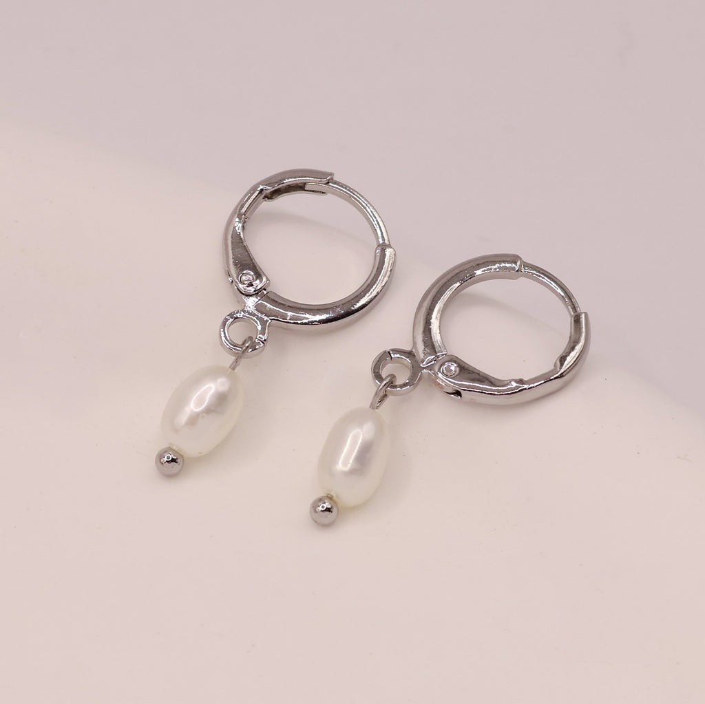 Sussie huggie earrings with natural pearl white gold plated