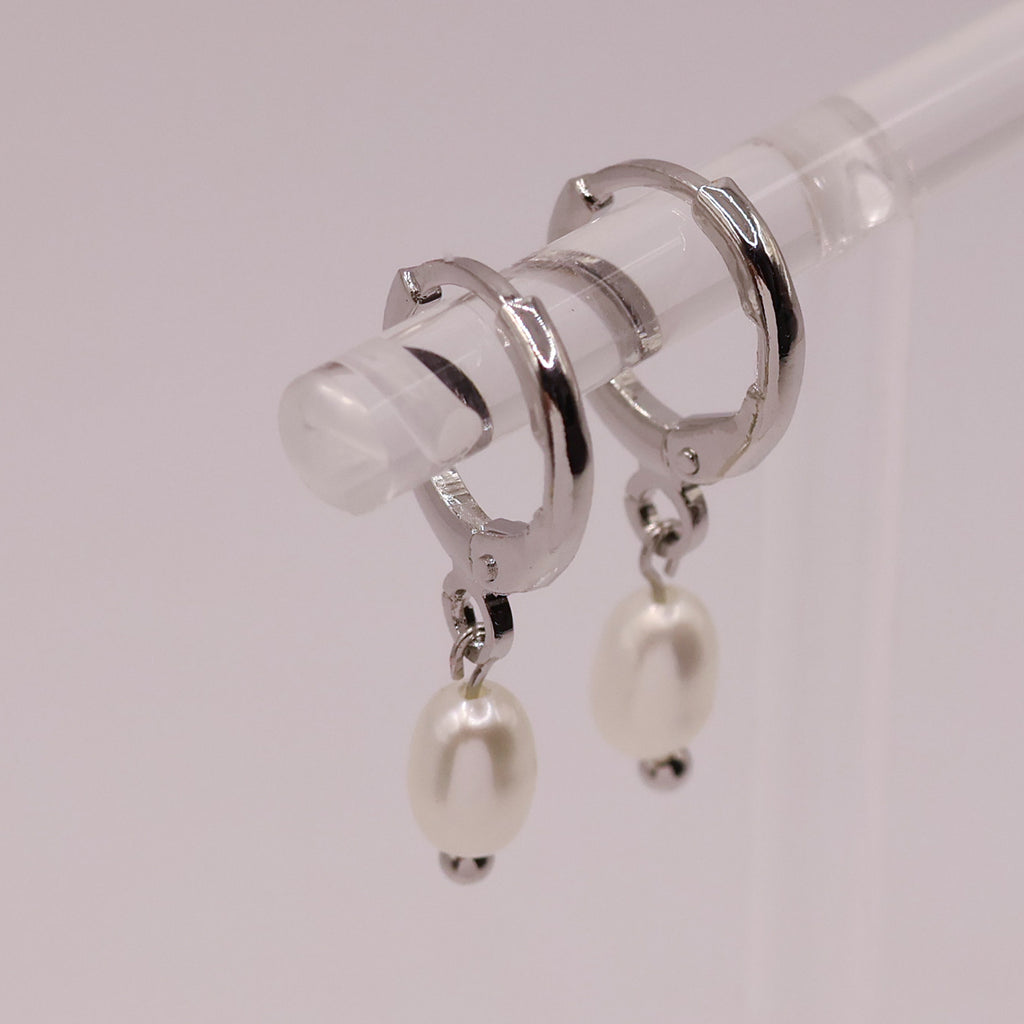 Sussie huggie earrings with natural pearl white gold plated