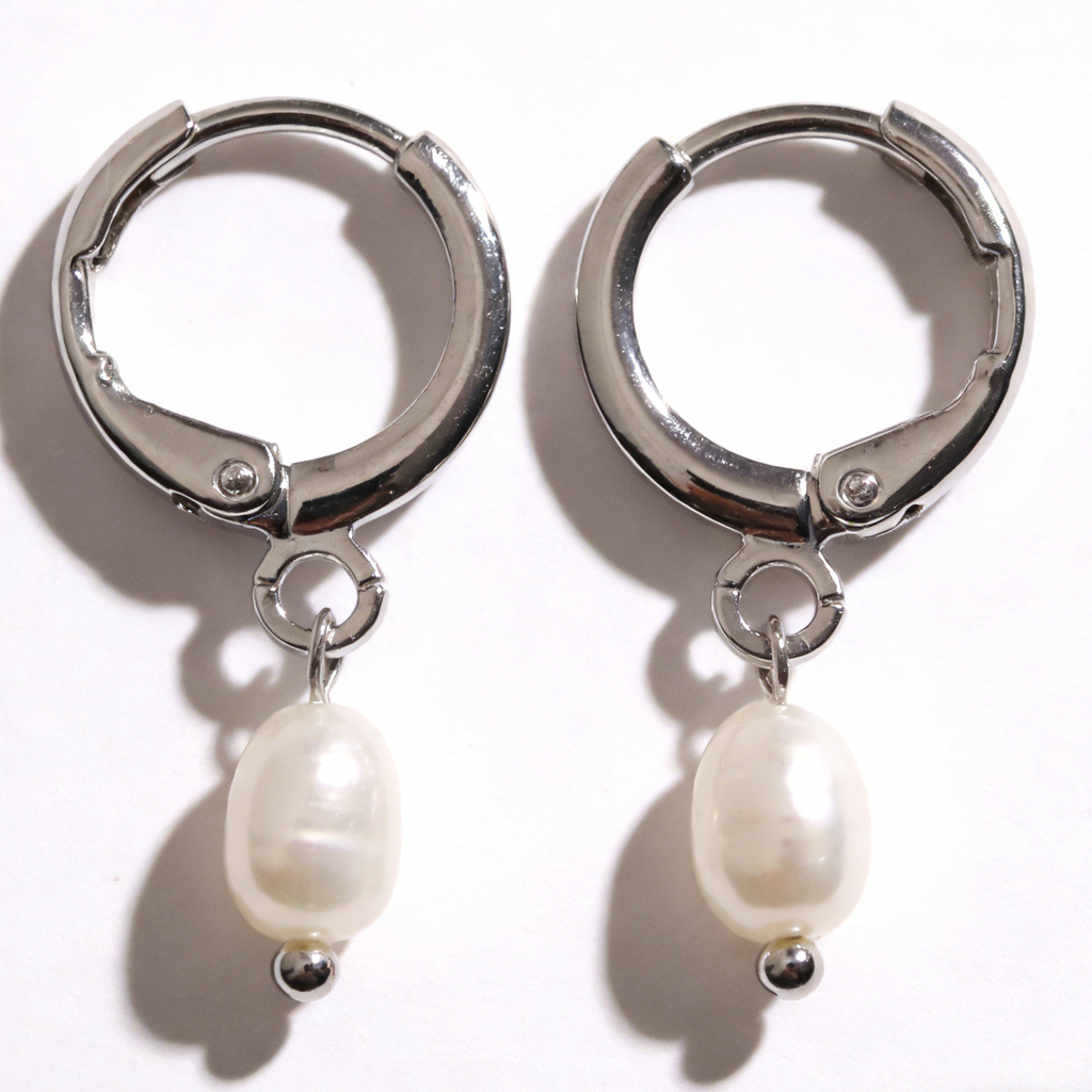 Sussie huggie earrings with natural pearl white gold plated