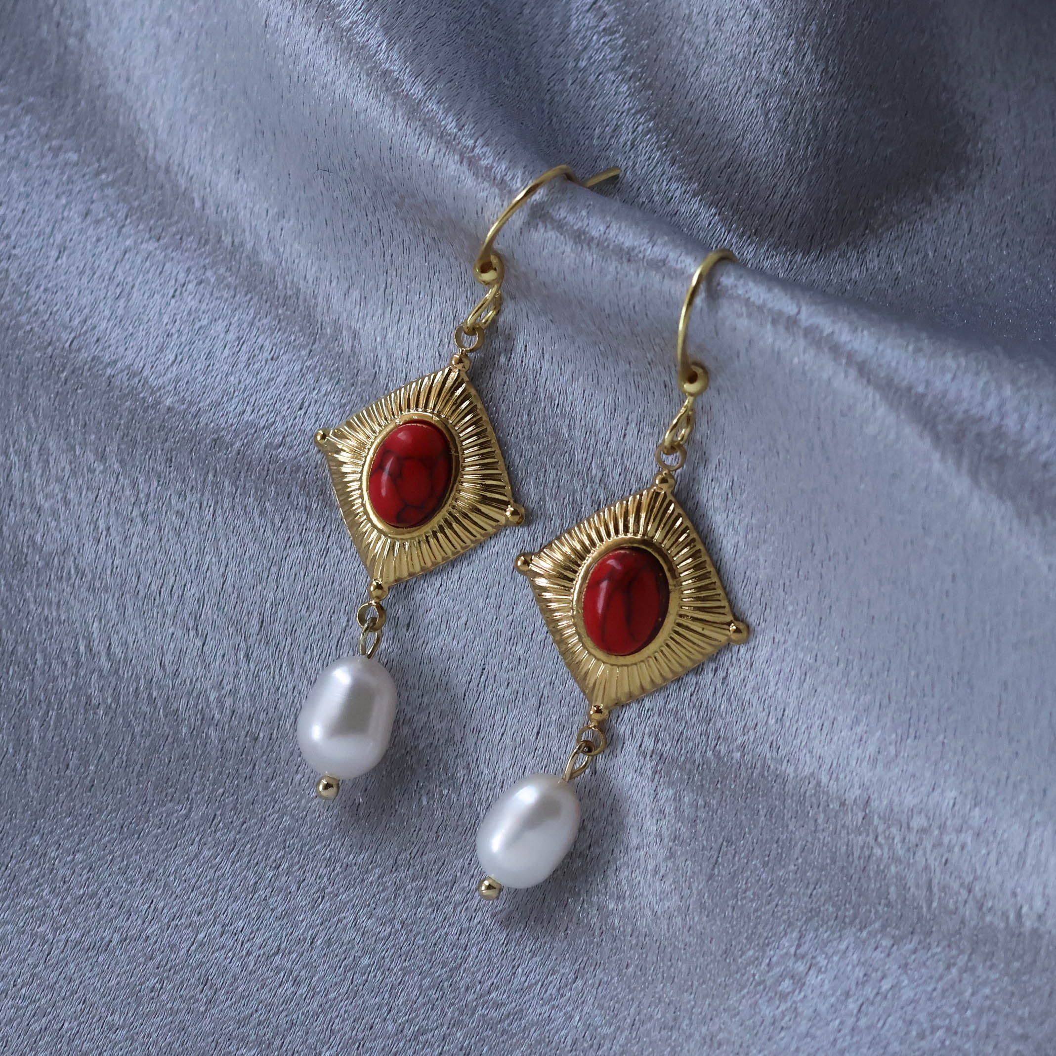 Renaissance natural stone and pearl earrings gold plated