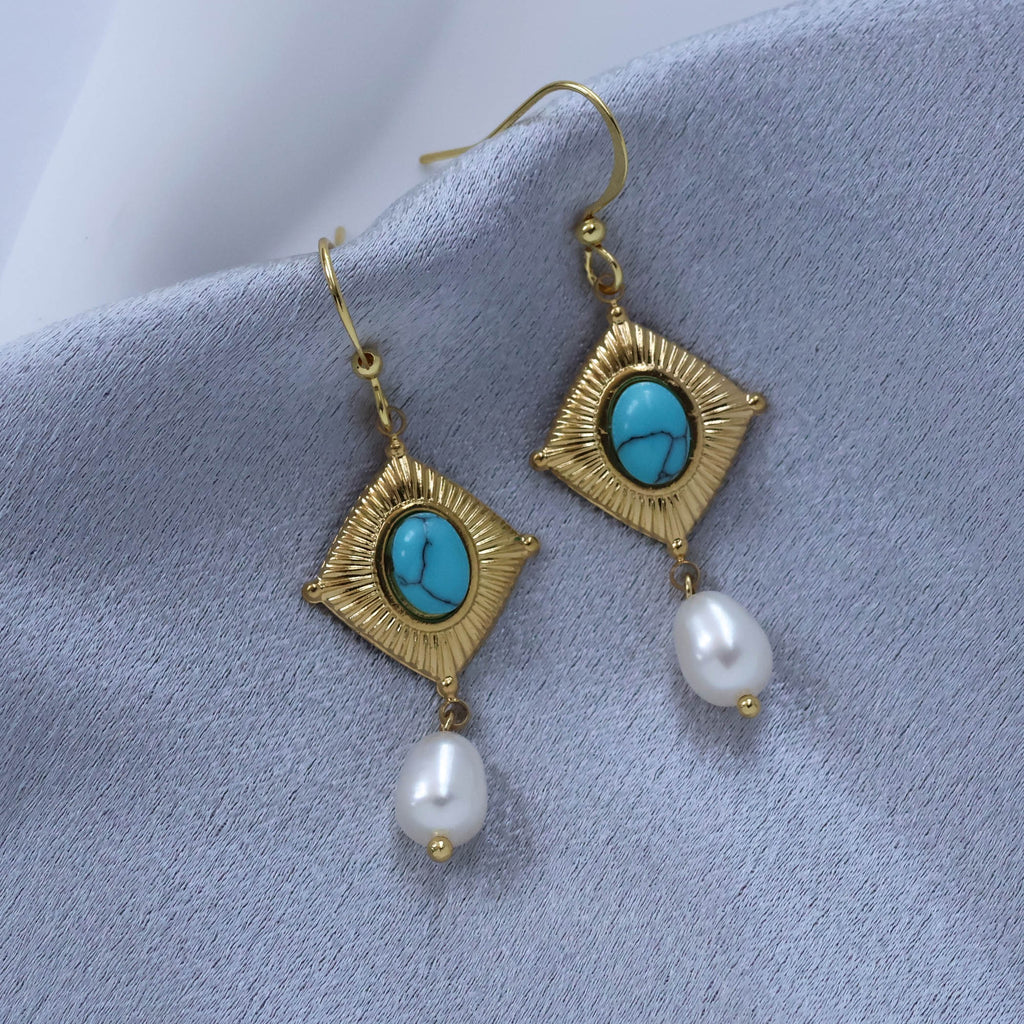 Renaissance natural stone and pearl earrings gold plated