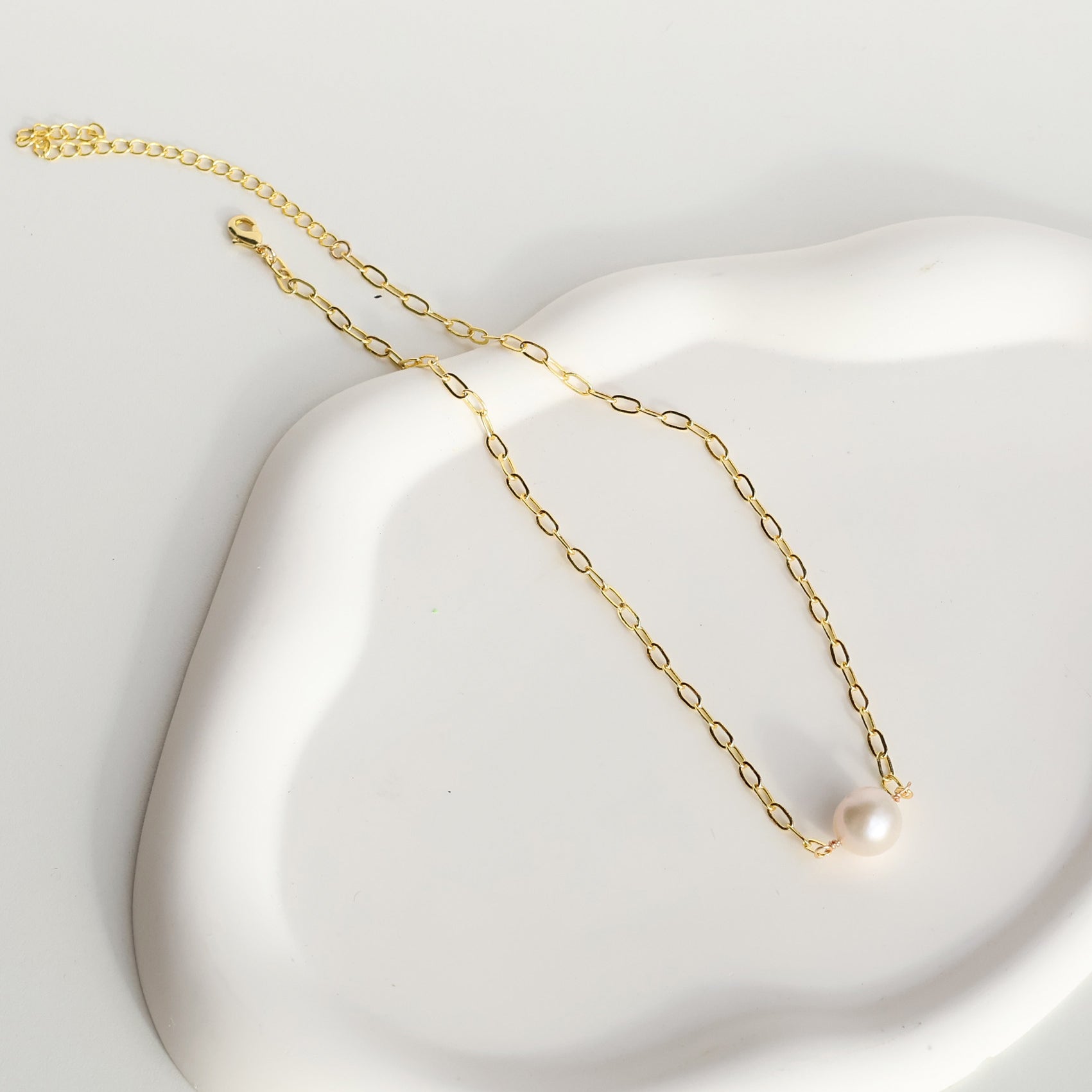 Eka pearl necklace gold plated