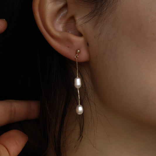 Elara pearl earrings