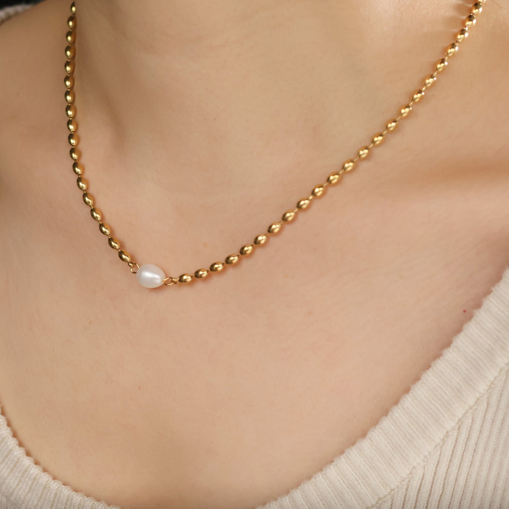 Gold plated beaded necklace with Pearl