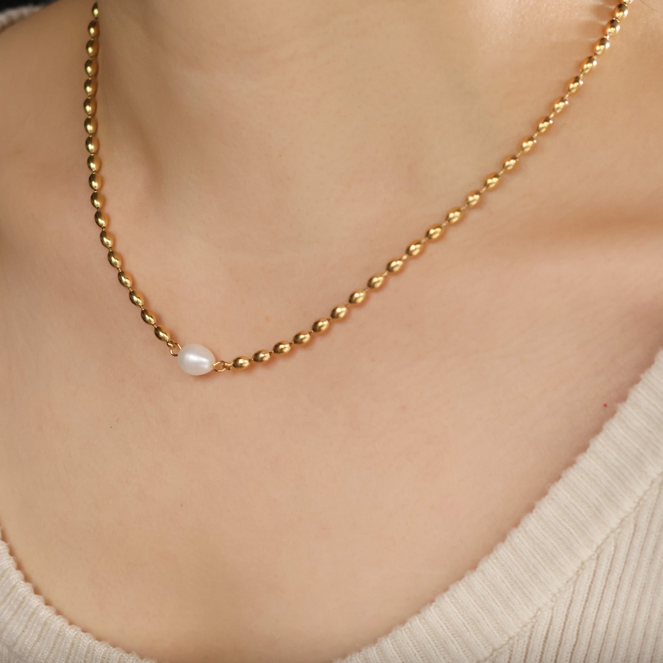 Gold plated beaded necklace with Pearl