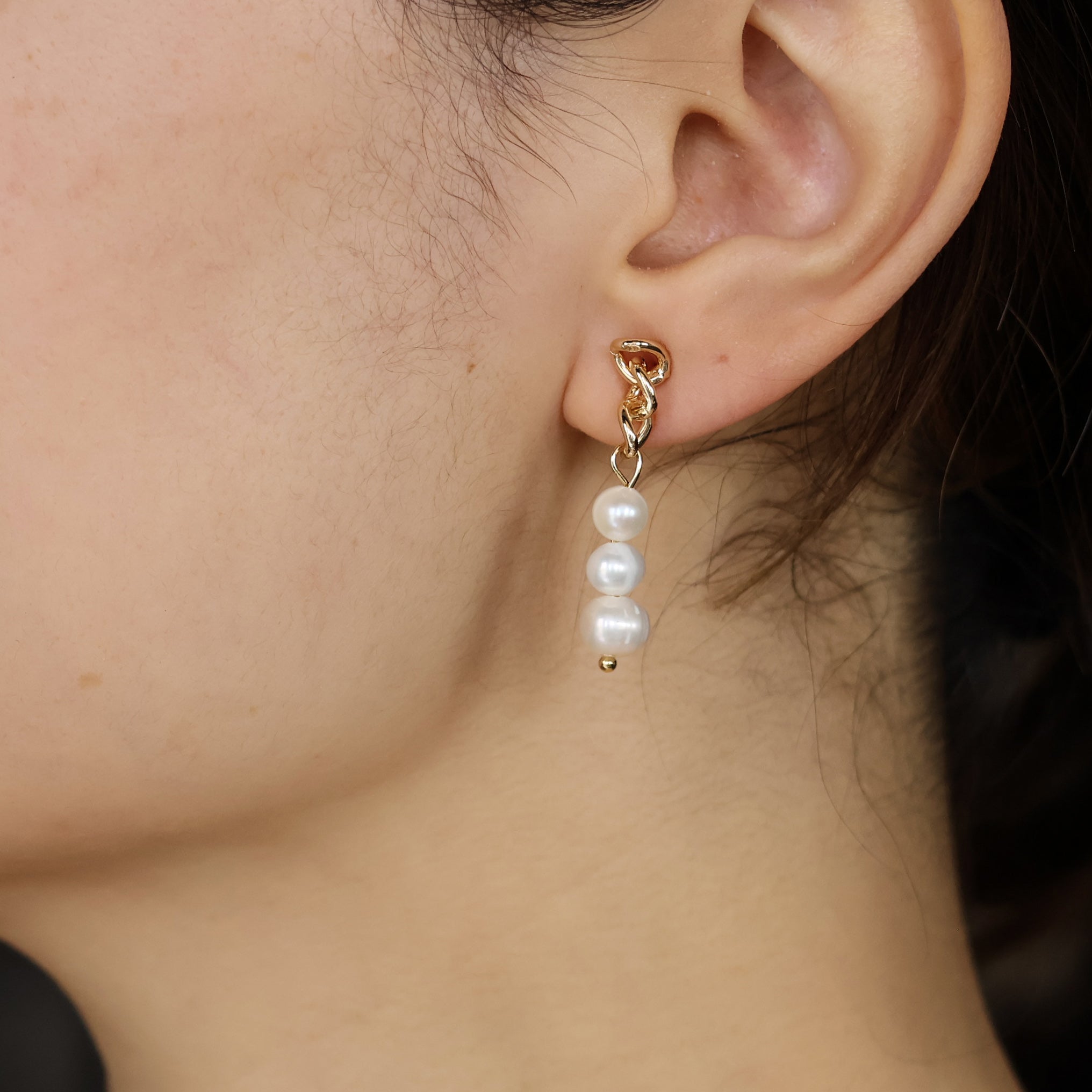 Harper pearl earrings