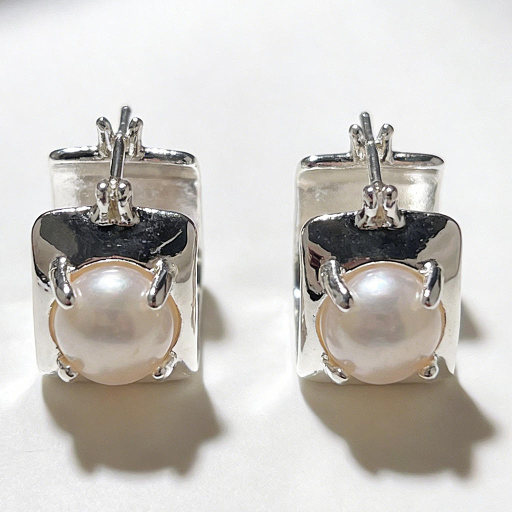 Ione Freshwater Pearl Huggies Earrings