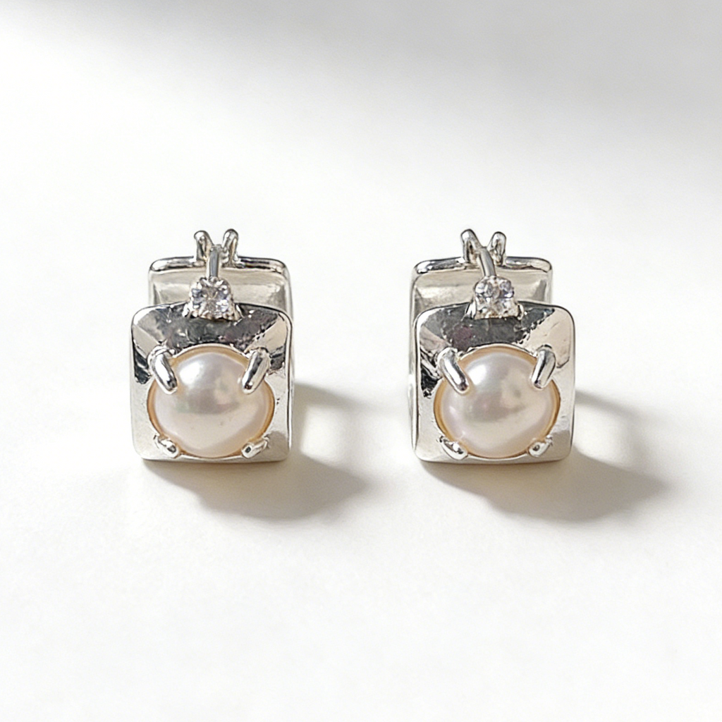 Ione Freshwater Pearl Huggies Earrings