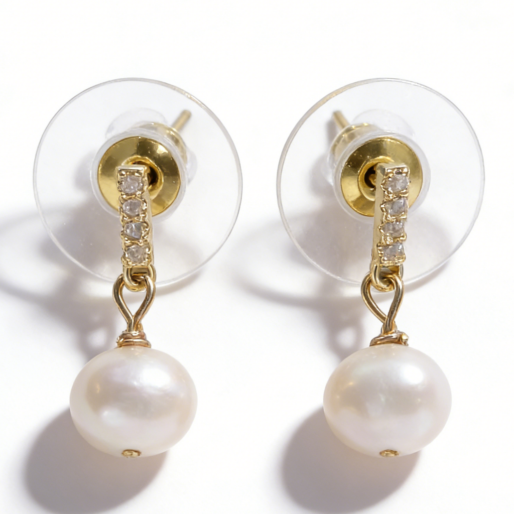 Mia freshwater pearl earring