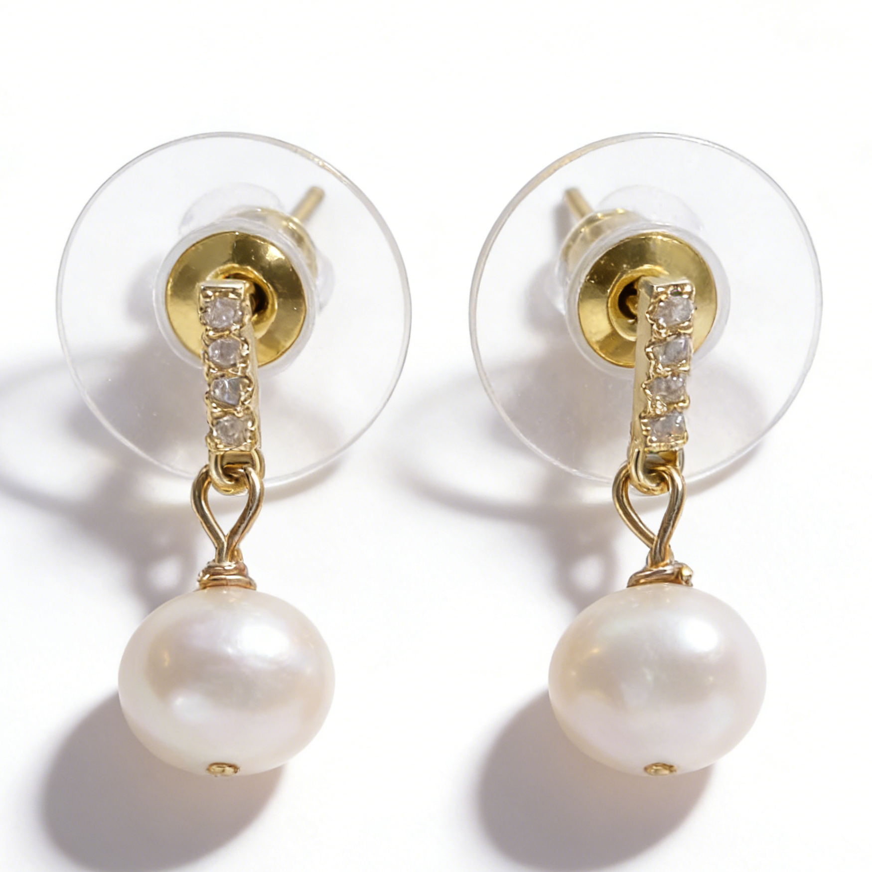 Mia freshwater pearl earring