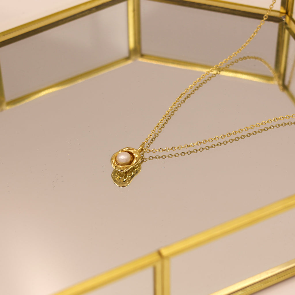 Gold bean necklace with natural pearl