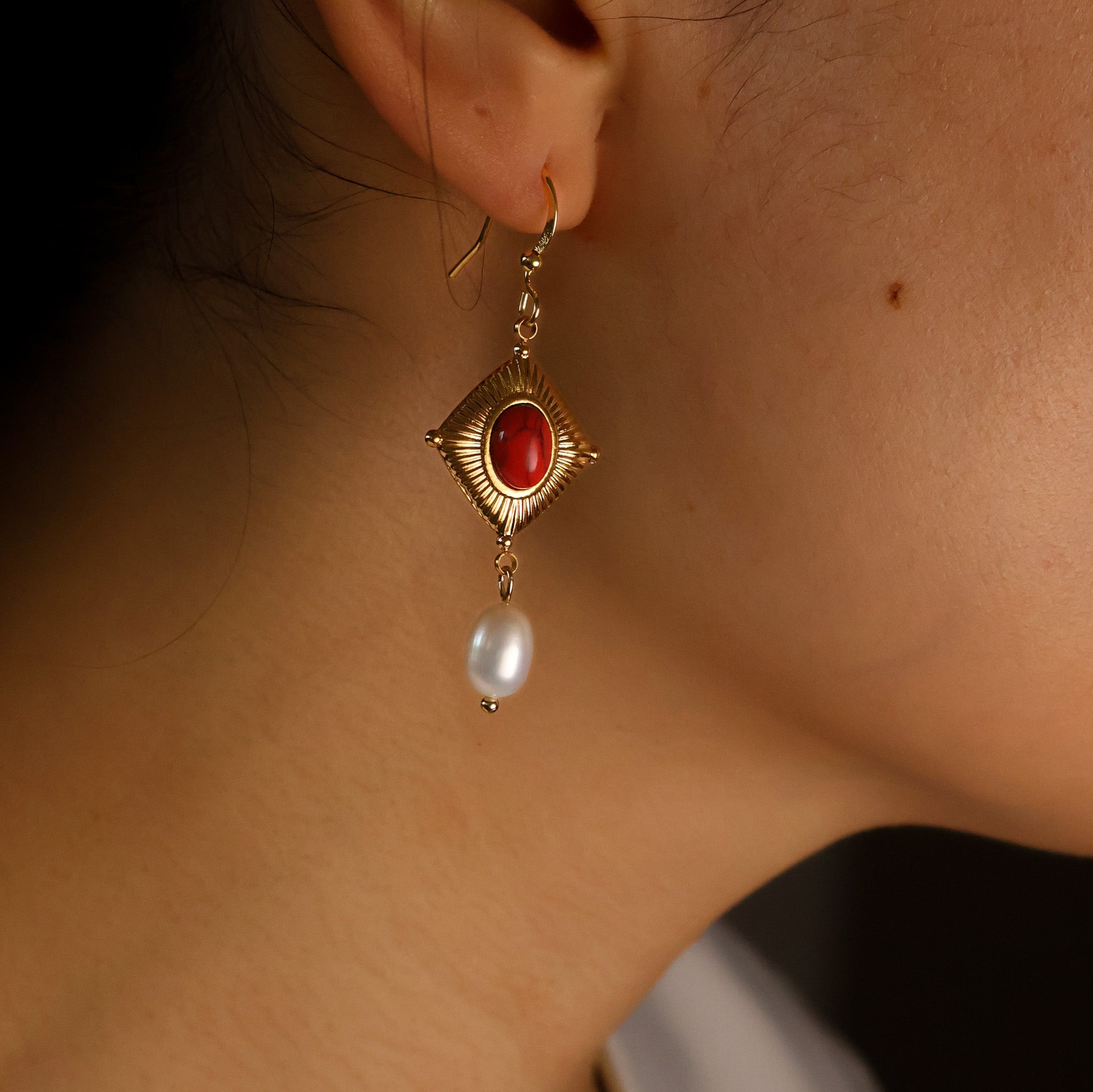 Renaissance natural stone and pearl earrings gold plated