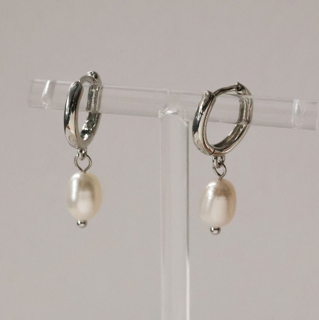 Suzie pearl huggie earrings gold plated