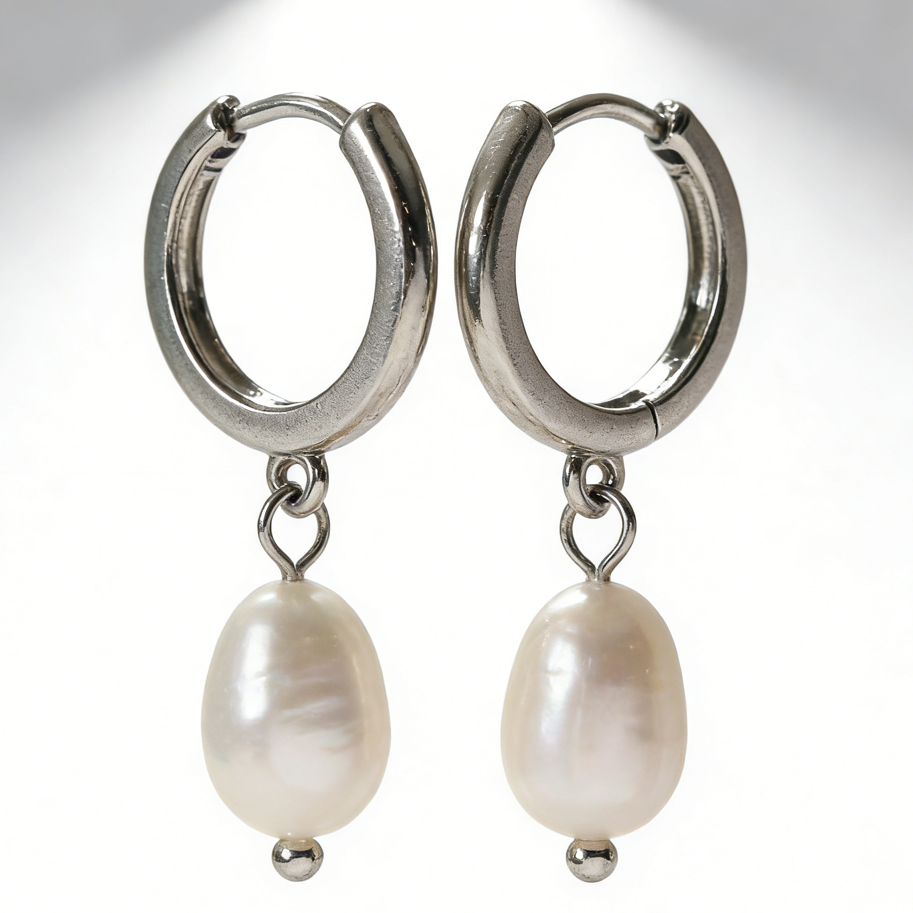 Suzie pearl huggie earrings gold plated