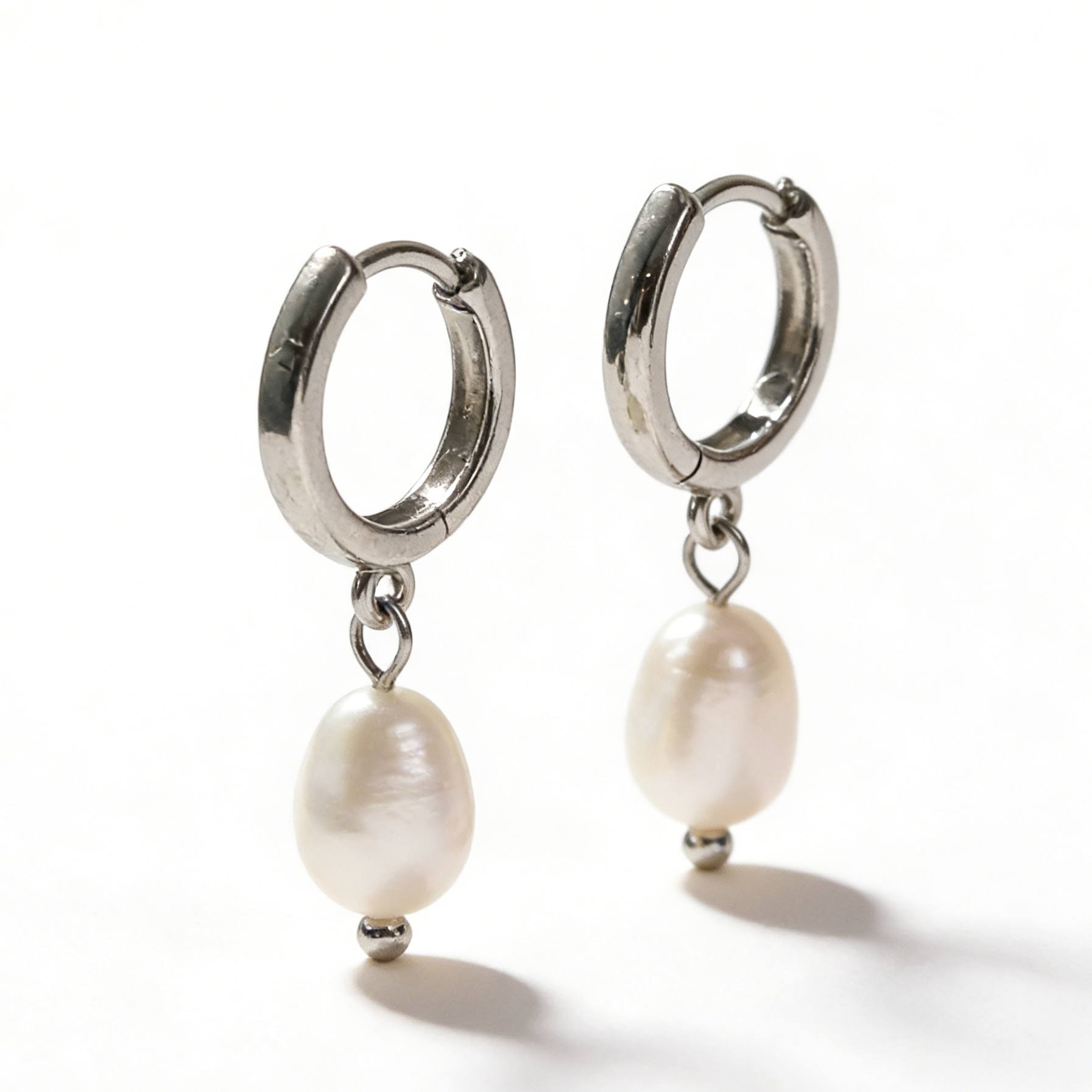 Suzie pearl huggie earrings gold plated